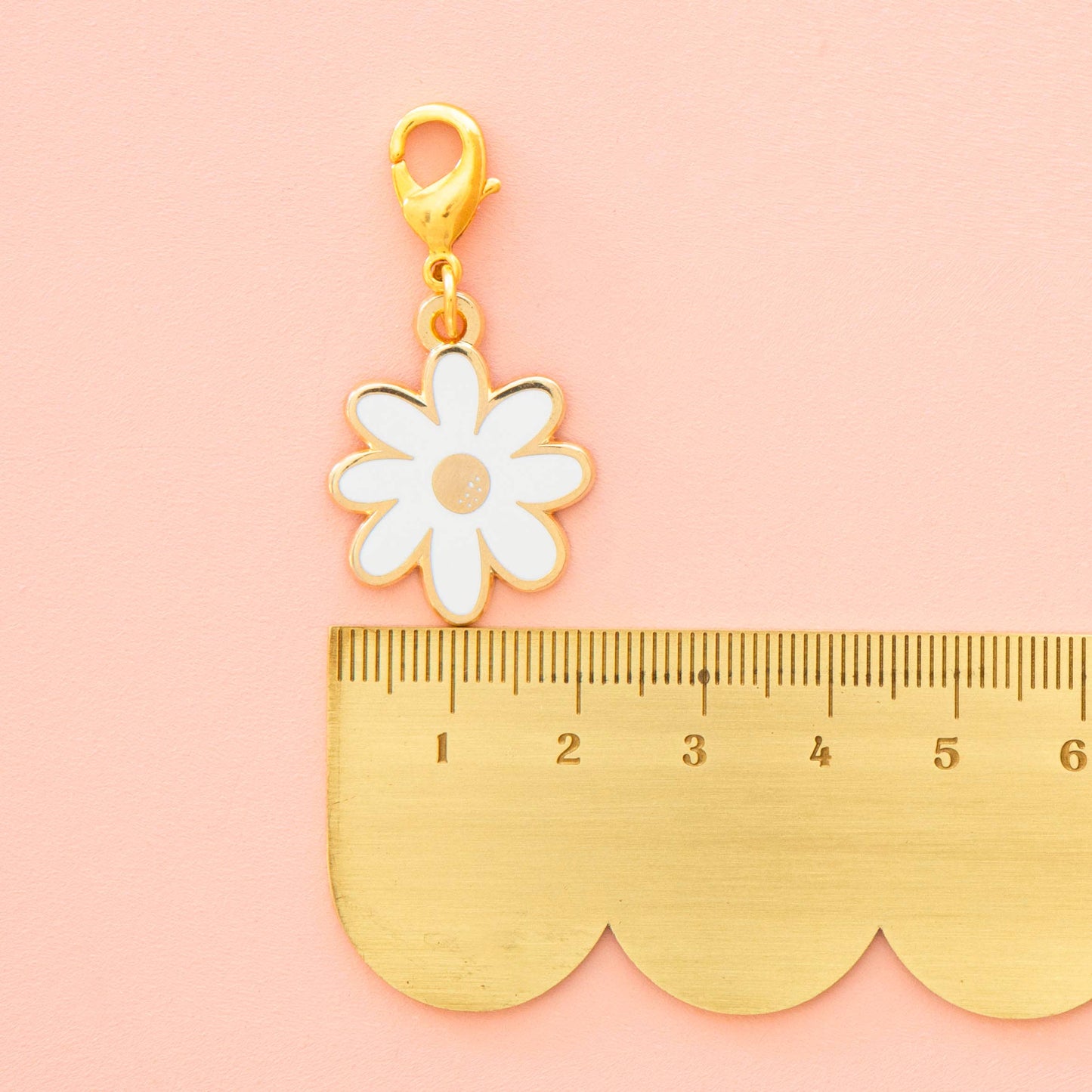 Sarah Hearts - White Daisy Enamel Removable Zipper Charm