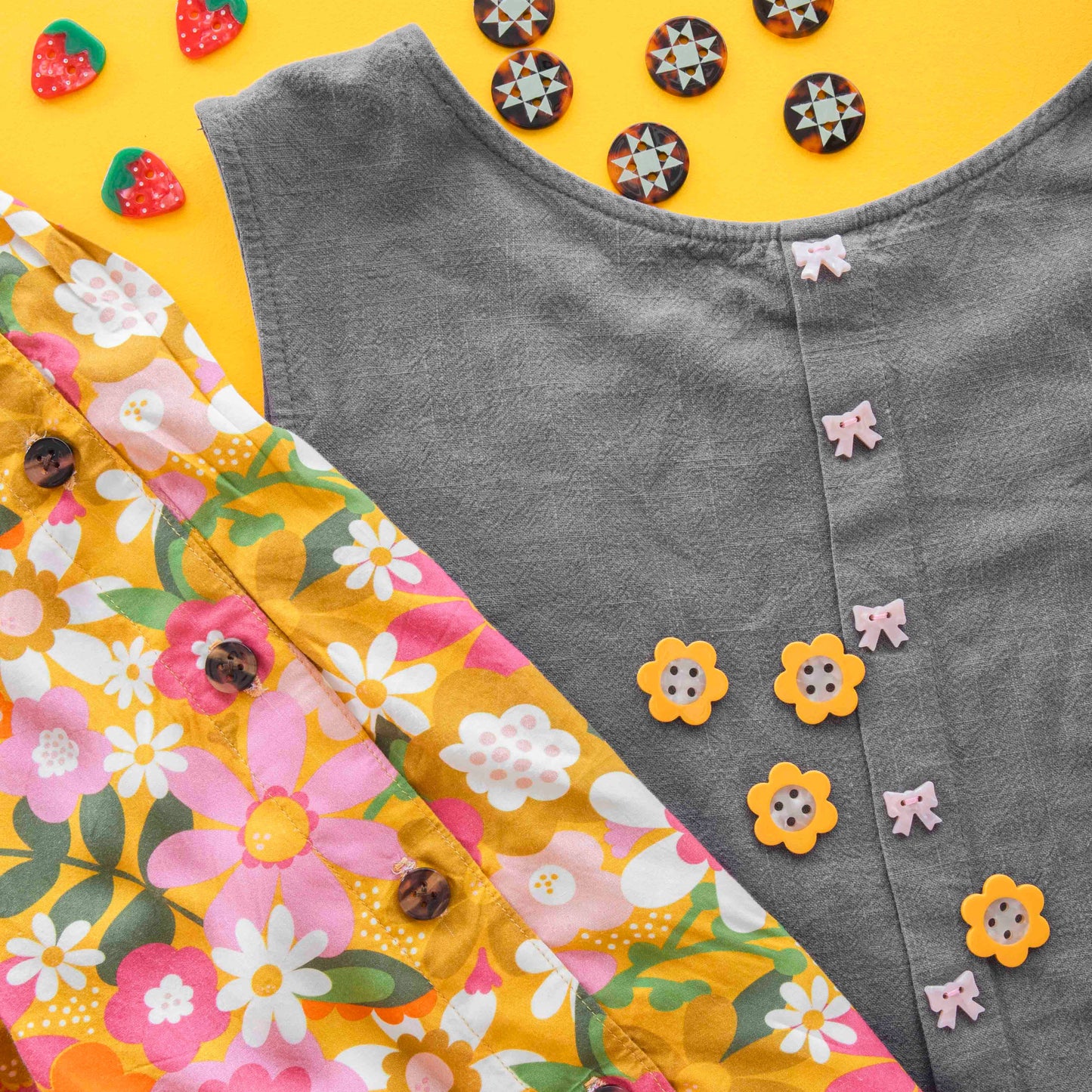 Sarah Hearts - Yellow Daisy Large 1" Buttons