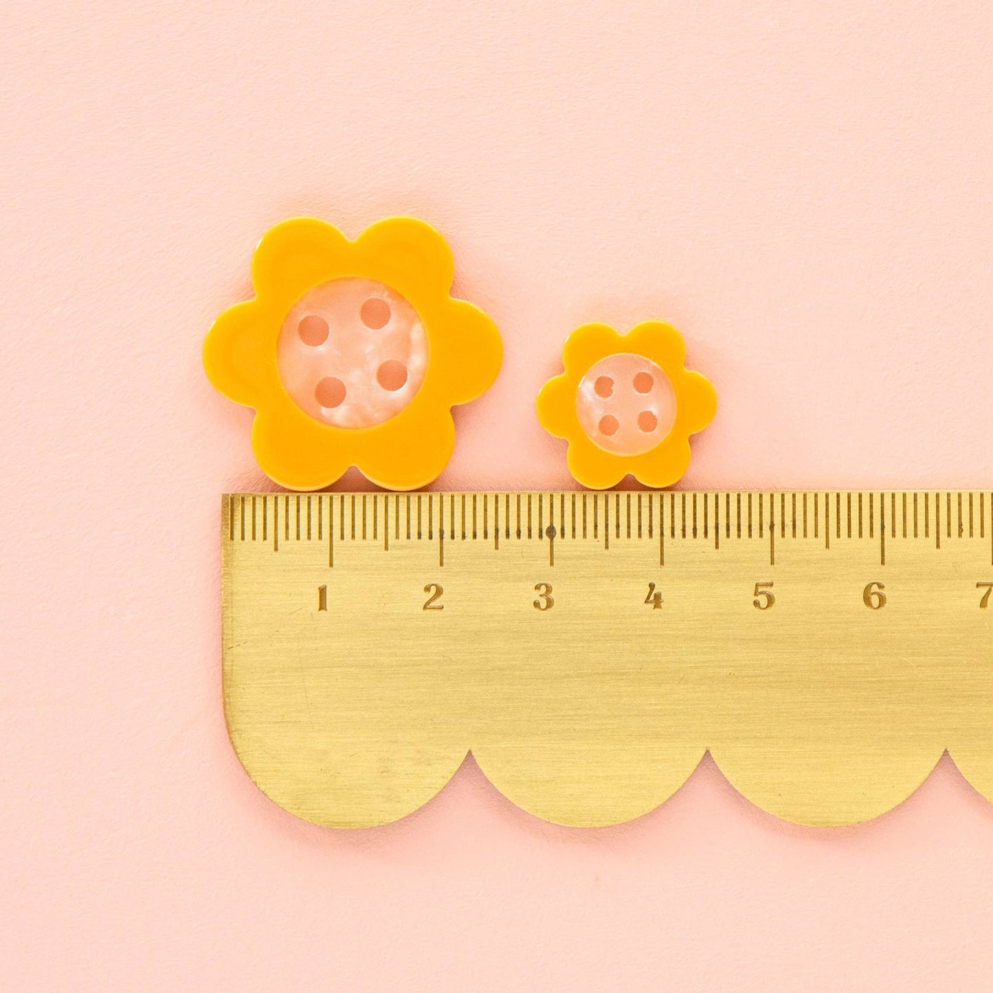 Sarah Hearts - Yellow Daisy Large 1" Buttons