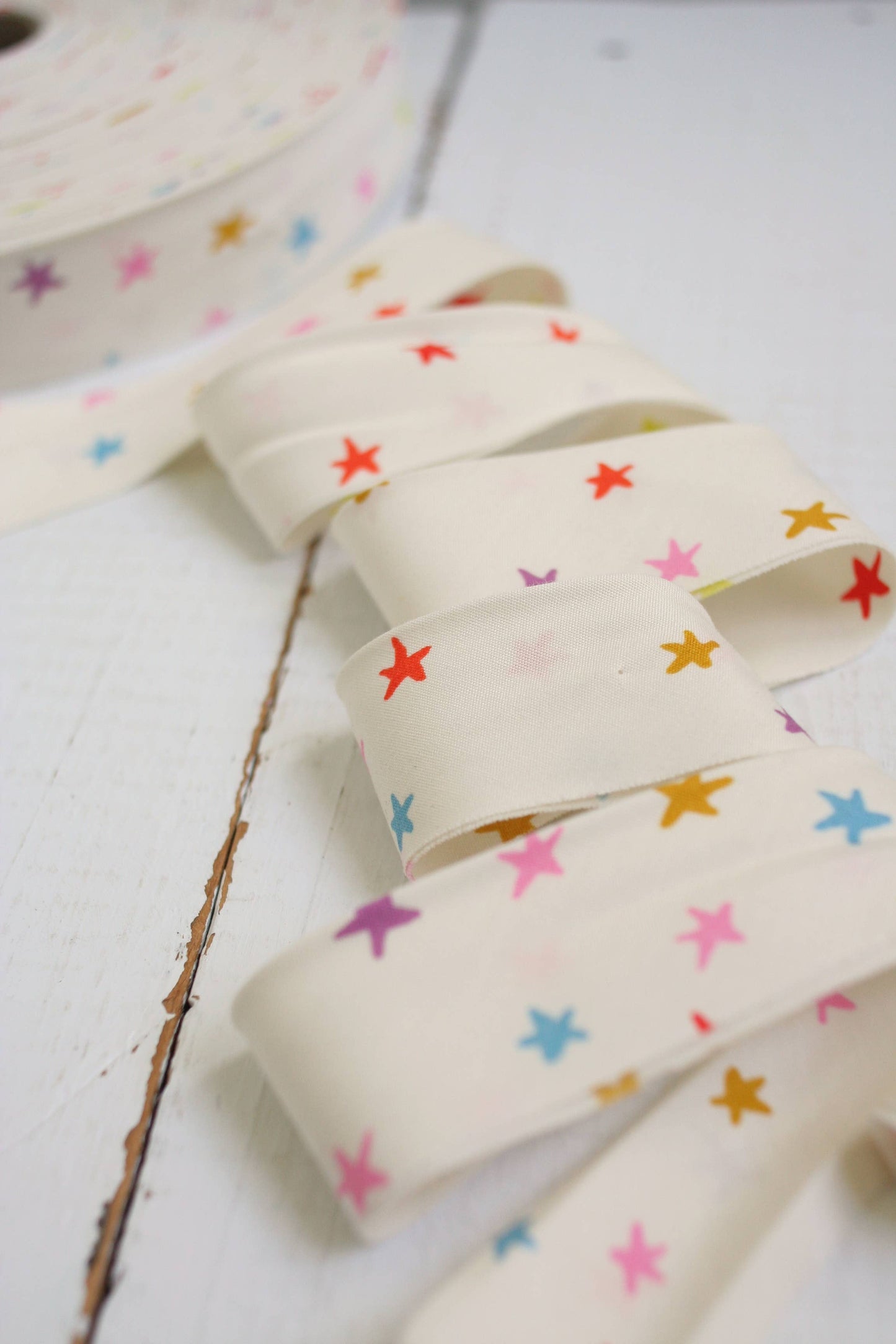 Bessie Pearl Binding Co - 2.5" Bias Quilt Binding for Sewing, Starry Multi by the yard