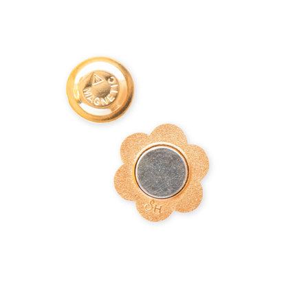 Sarah Hearts - Daisy Button Magnetic Needle Minder