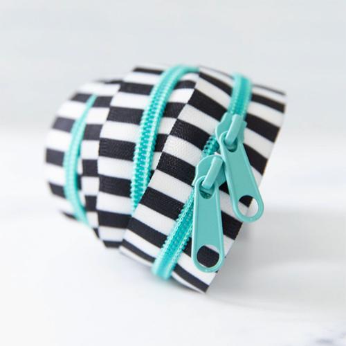 Black & White 30" Zipper in Caribbean