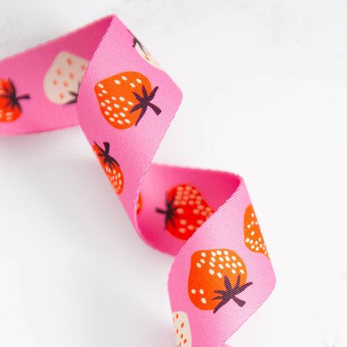 Ruby Star Webbing Strawberry in Daisy 1.5" width