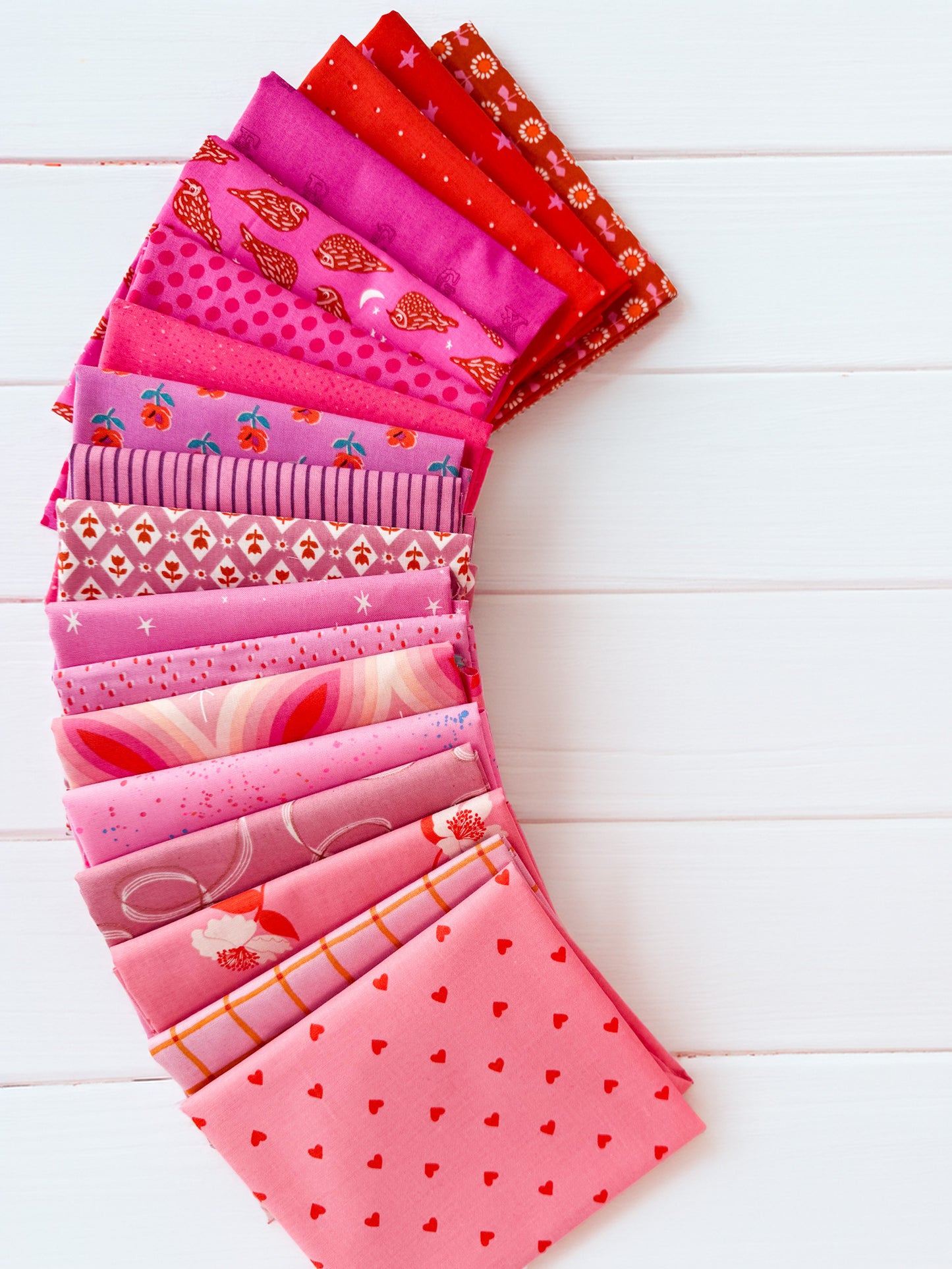 lovestruck fat quarter bundle prints in pink, red and purples