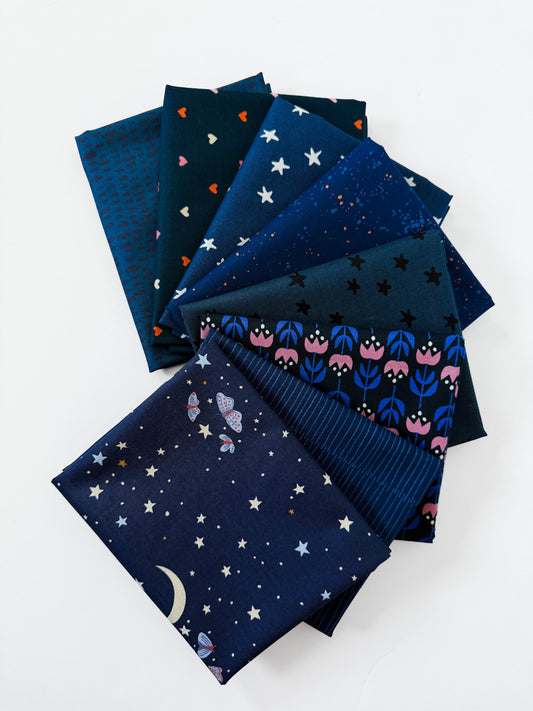 bundle of 8 navy fat quarters